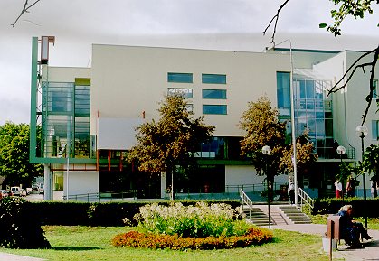 Viljandi Hansapanga ja linnaraamatukogu hoone, valmis 2003